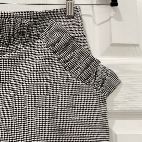 H&M black and white ruffle skirt size 4 like XS - Picture 2 of 7